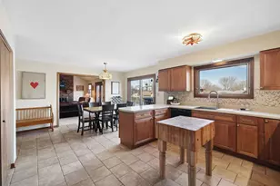 406 Whipple Ln, Westmont, IL 60559 - Photo 7