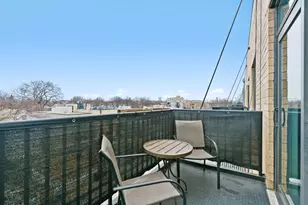 2040 W Belmont Ave, Chicago, IL 60618 - Photo 17