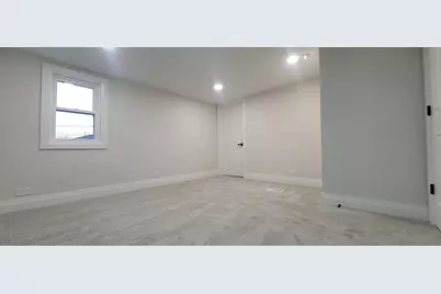 7501 W Winnemac Avenue, Harwood Heights, IL 60706 - Photo 11