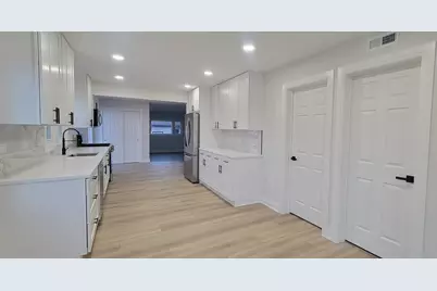 7501 W Winnemac Avenue, Harwood Heights, IL 60706 - Photo 5