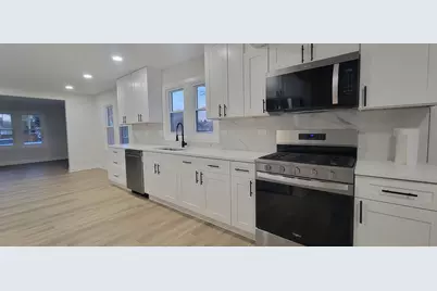 7501 W Winnemac Avenue, Harwood Heights, IL 60706 - Photo 3