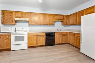 216 Madison St, Joliet, IL 60435 - Photo 7