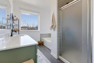 7 Elizabeth Ct, Lake in the Hills, IL 60156 - Photo 13