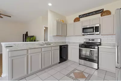 7 Elizabeth Court, Lake in the Hills, IL 60156 - Photo 7