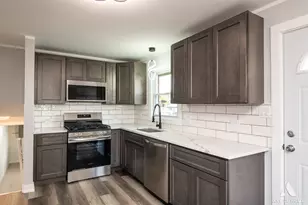 10956 S Nagle Ave, Worth, IL 60482 - Photo 13