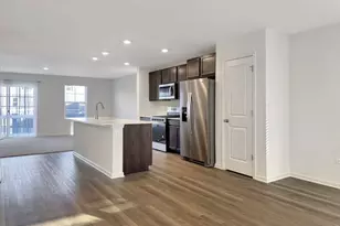 324 Basin Ct, Saint Charles, IL 60174 - Photo 3