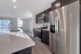 324 Basin Ct, Saint Charles, IL 60174 - Photo 5