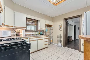 286 Villa St, Elgin, IL 60120 - Photo 5