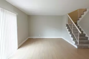 1996 Georgetown Ln, Hoffman Estates, IL 60169 - Photo 9