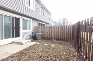 1996 Georgetown Ln, Hoffman Estates, IL 60169 - Photo 3