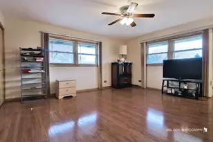 20W371 Diversey Ave, Addison, IL 60101 - Photo 11