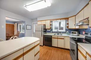 6500 Winston Dr, Woodridge, IL 60517 - Photo 5