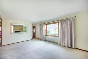 508 Crest Dr, Cary, IL 60013 - Photo 5