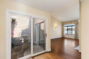 709 Woodbridge Ct, Lake Barrington, IL 60010 - Photo 17