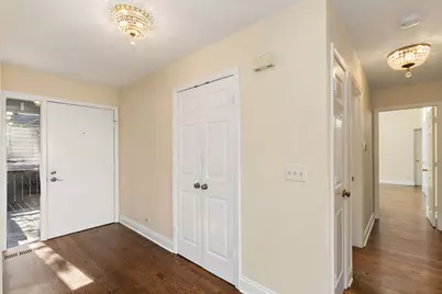 709 Woodbridge Court #709, Lake Barrington, IL 60010 - Photo 5