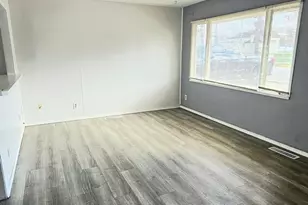 1702 Oak Grove Ave, Sterling, IL 61081 - Photo 7