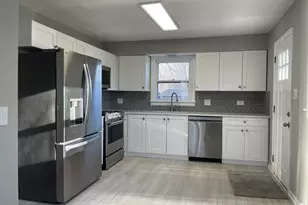 321 Janet Ave, Darien, IL 60561 - Photo 9