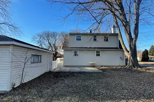 321 Janet Ave, Darien, IL 60561 - Photo 17