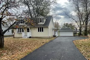 321 Janet Ave, Darien, IL 60561 - Photo 3