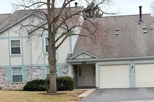 203 Blossom Ct, Buffalo Grove, IL 60089 - Photo 1