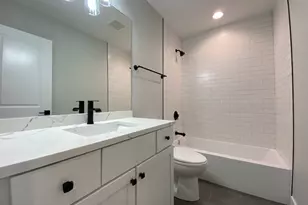 5667 W Higgins Ave, Chicago, IL 60630 - Photo 17