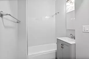 7600 N Sheridan Rd, Chicago, IL 60626 - Photo 7