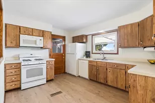 200 W Jeffery Ave, Wheeling, IL 60090 - Photo 5