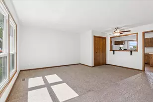 200 W Jeffery Ave, Wheeling, IL 60090 - Photo 3