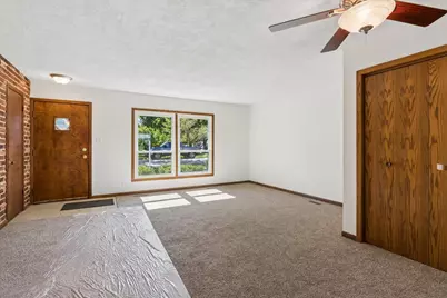 200 W Jeffery Avenue, Wheeling, IL 60090 - Photo 7