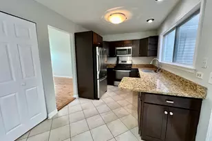 645 Le Parc Cir, Buffalo Grove, IL 60089 - Photo 3