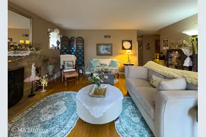 8922 Parkside Avenue, Morton Grove, IL 60053 - Photo 9