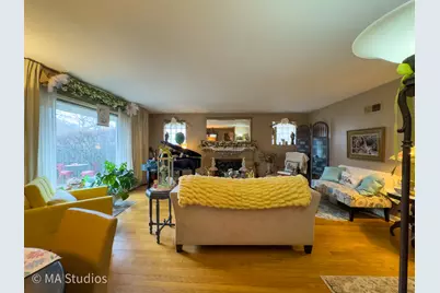 8922 Parkside Avenue, Morton Grove, IL 60053 - Photo 5