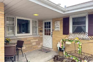 8922 Parkside Ave, Morton Grove, IL 60053 - Photo 3