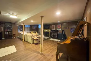 8922 Parkside Ave, Morton Grove, IL 60053 - Photo 33