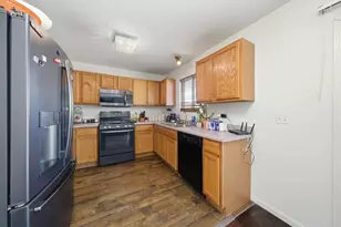 370 Dartmoor Ave, Romeoville, IL 60446 - Photo 11