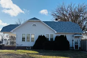1012 N Bloomington St, Streator, IL 61364 - Photo 1