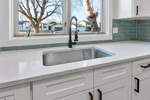 215 Apple Hill Ln, Streamwood, IL 60107 - Photo 7