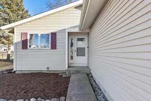 215 Apple Hill Ln, Streamwood, IL 60107 - Photo 3