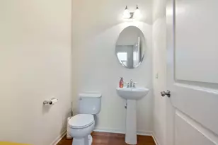 1 Pond Ct, Bolingbrook, IL 60490 - Photo 9