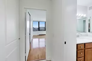 1560 N Sandburg Terrace, Chicago, IL 60610 - Photo 15