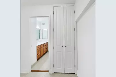 1560 N Sandburg Terrace #2411J, Chicago, IL 60610 - Photo 13