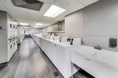 1560 N Sandburg Terrace #2411J, Chicago, IL 60610 - Photo 25