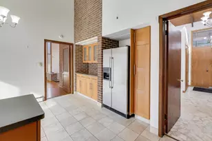 60 Sheffield Ln, Oak Brook, IL 60523 - Photo 3