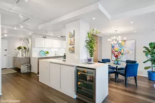 200 E Delaware Pl, Chicago, IL 60611 - Photo 9