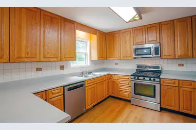 2705 Colonial Drive, Elgin, IL 60124 - Photo 17