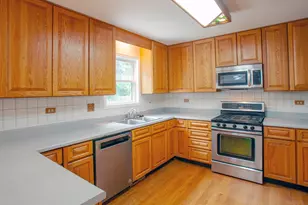 2705 Colonial Dr, Elgin, IL 60124 - Photo 17