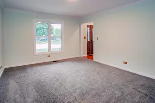 2705 Colonial Dr, Elgin, IL 60124 - Photo 23