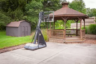 2705 Colonial Dr, Elgin, IL 60124 - Photo 7