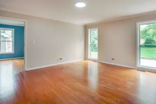 2705 Colonial Dr, Elgin, IL 60124 - Photo 13