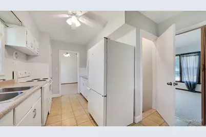 319 N Lord Avenue, Carpentersville, IL 60110 - Photo 9